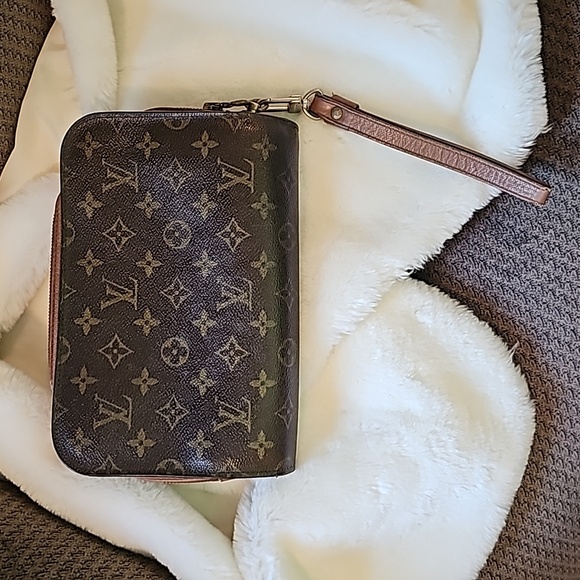 Louis Vuitton Orsay Clutch - Picture 2 of 11